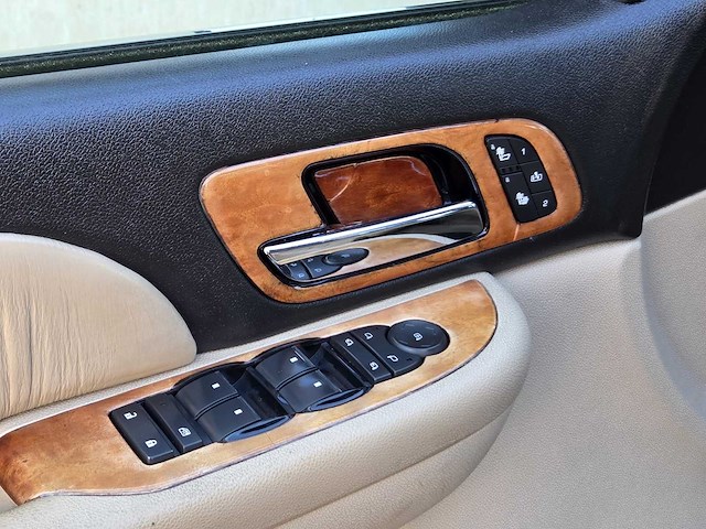 Chevrolet - avalanche - 2007 - automaat - grijs kenteken - 56-vrd-8 - afbeelding 15 van  25