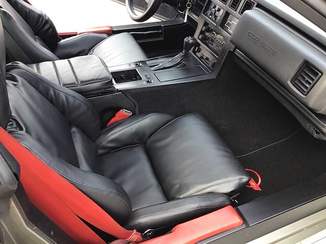 Chevrolet - corvette - c4 - oldtimer - afbeelding 10 van  34