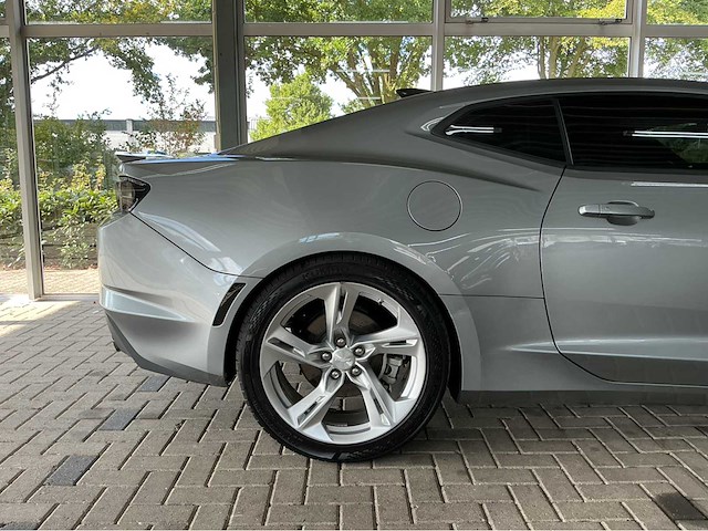 Chevrolet camaro | 3.6 v6 335 pk | 2023 | sharkskin metallic | sportonderstel | hd achteruitrijcamera | btw auto - afbeelding 3 van  30