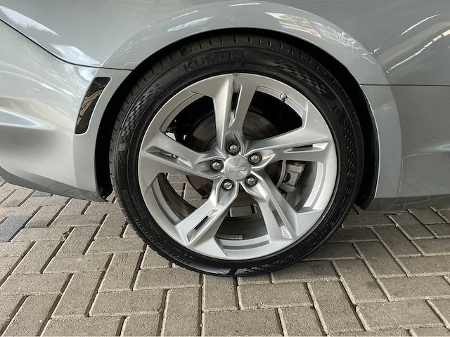 Chevrolet camaro | 3.6 v6 335 pk | 2023 | sharkskin metallic | sportonderstel | hd achteruitrijcamera | btw auto - afbeelding 4 van  30