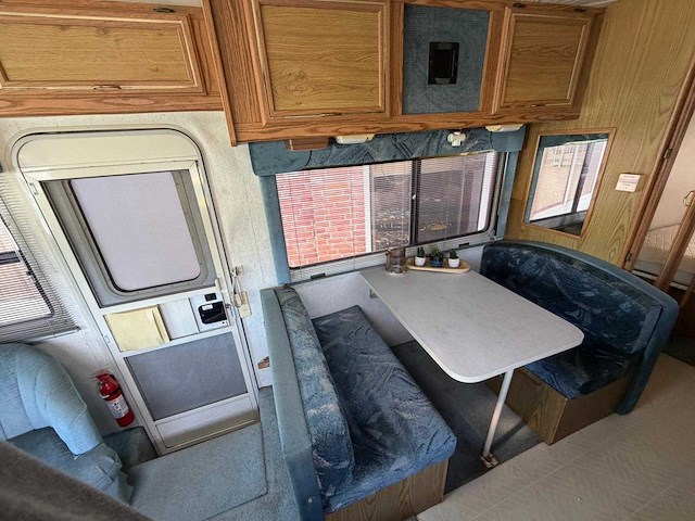 Chevrolet itasca sunrise winnebago kampeerauto 6.5 v8 intergraal camper vs-22-gh - afbeelding 2 van  41