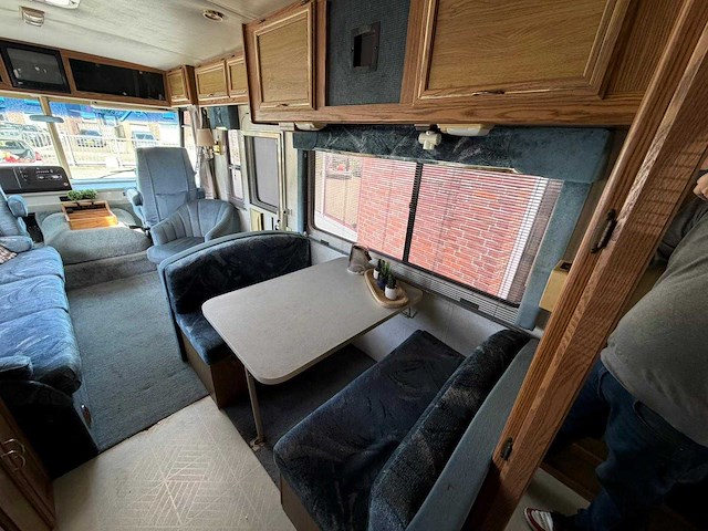 Chevrolet itasca sunrise winnebago kampeerauto 6.5 v8 intergraal camper vs-22-gh - afbeelding 7 van  41