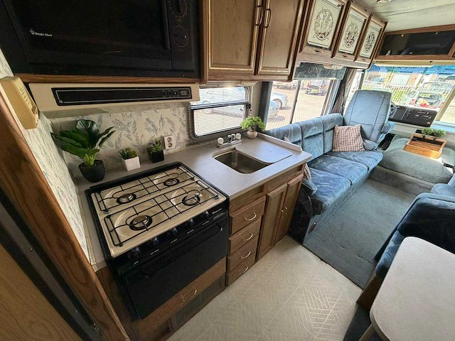 Chevrolet itasca sunrise winnebago kampeerauto 6.5 v8 intergraal camper vs-22-gh - afbeelding 8 van  41