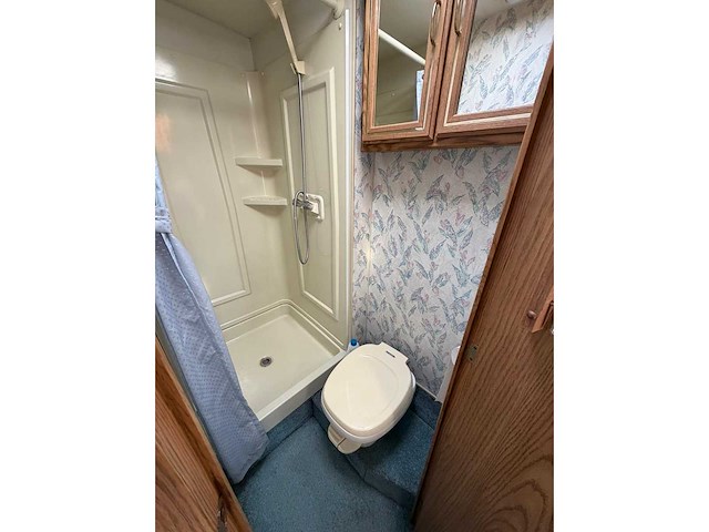 Chevrolet itasca sunrise winnebago kampeerauto 6.5 v8 intergraal camper vs-22-gh - afbeelding 26 van  41