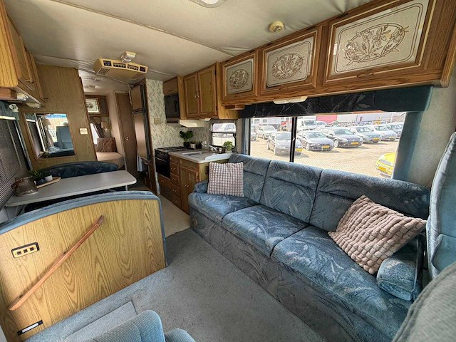 Chevrolet itasca sunrise winnebago kampeerauto 6.5 v8 intergraal camper vs-22-gh - afbeelding 18 van  39
