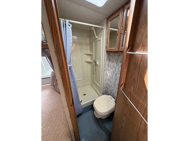 Chevrolet itasca sunrise winnebago kampeerauto 6.5 v8 intergraal camper vs-22-gh - afbeelding 26 van  39