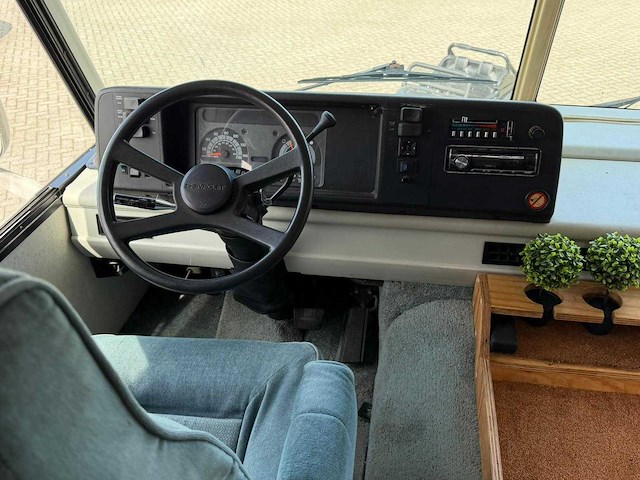 Chevrolet itasca sunrise winnebago kampeerauto 6.5 v8 intergraal camper vs-22-gh - afbeelding 27 van  39