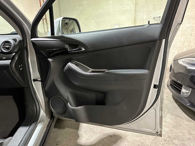 Chevrolet orlando 1.8 ltz 7-persoons 141pk 2011, 64-rfz-3 - afbeelding 29 van  38