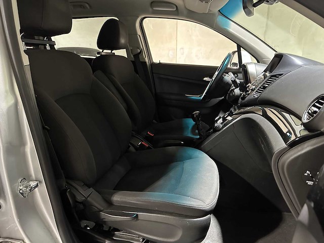 Chevrolet orlando 1.8 ltz 7-persoons 141pk 2011, 64-rfz-3 - afbeelding 30 van  38
