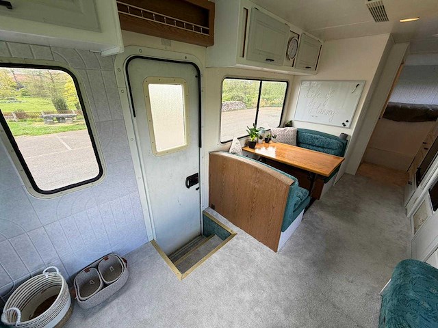 Chevrolet thor hurricane kampeerwagen 6.5 v8 intergraal camper p-687-zk - afbeelding 4 van  34