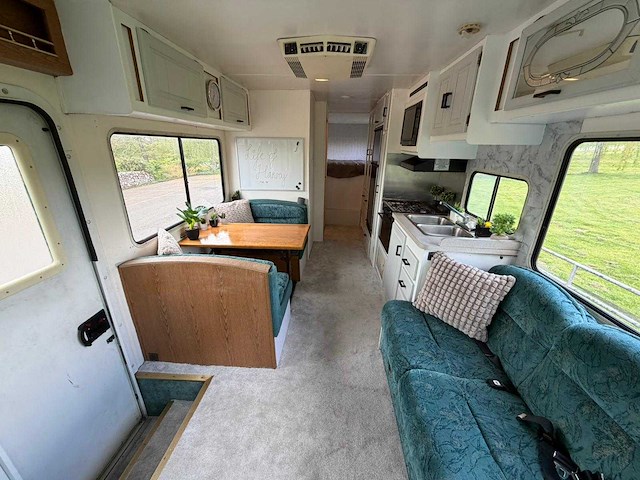 Chevrolet thor hurricane kampeerwagen 6.5 v8 intergraal camper p-687-zk - afbeelding 5 van  34