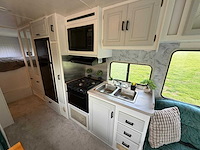 Chevrolet thor hurricane kampeerwagen 6.5 v8 intergraal camper p-687-zk - afbeelding 7 van  34