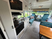 Chevrolet thor hurricane kampeerwagen 6.5 v8 intergraal camper p-687-zk - afbeelding 11 van  34