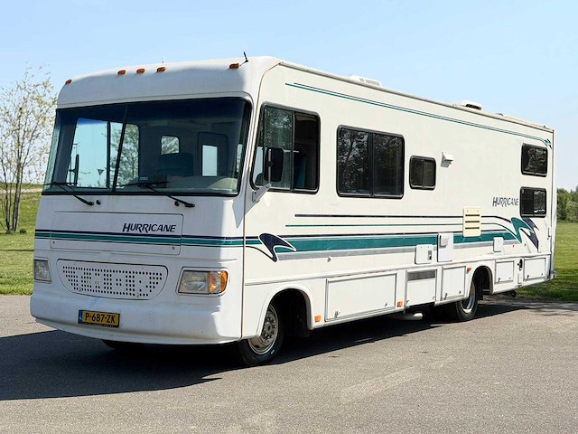 Chevrolet thor hurricane kampeerwagen 6.5 v8 intergraal camper p-687-zk - afbeelding 1 van  34