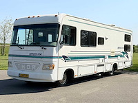 Chevrolet thor hurricane kampeerwagen 6.5 v8 intergraal camper p-687-zk - afbeelding 1 van  34