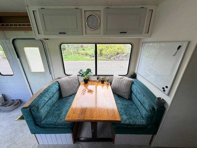 Chevrolet thor hurricane kampeerwagen 6.5 v8 intergraal camper p-687-zk - afbeelding 16 van  34