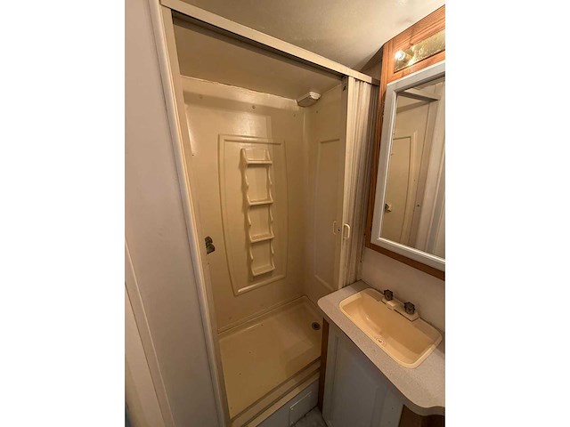 Chevrolet thor hurricane kampeerwagen 6.5 v8 intergraal camper p-687-zk - afbeelding 24 van  34