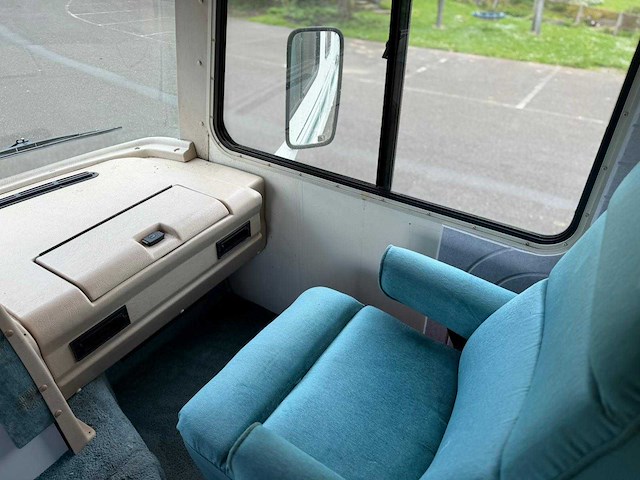 Chevrolet thor hurricane kampeerwagen 6.5 v8 intergraal camper p-687-zk - afbeelding 28 van  34