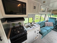 Chevrolet thor hurricane kampeerwagen 6.5 v8 intergraal camper p-687-zk - afbeelding 34 van  34