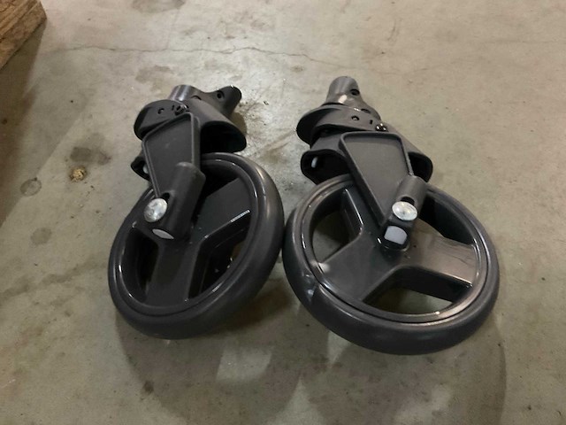 Chicco liteway partij kinderwagen voorwielen - afbeelding 1 van  6