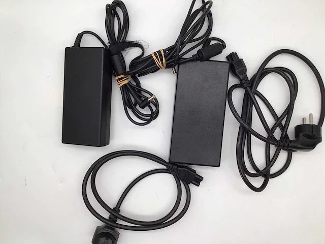 Chicony 120 watt en delta 180 watt voeding adapter computeronderdeel (2x) - afbeelding 1 van  1