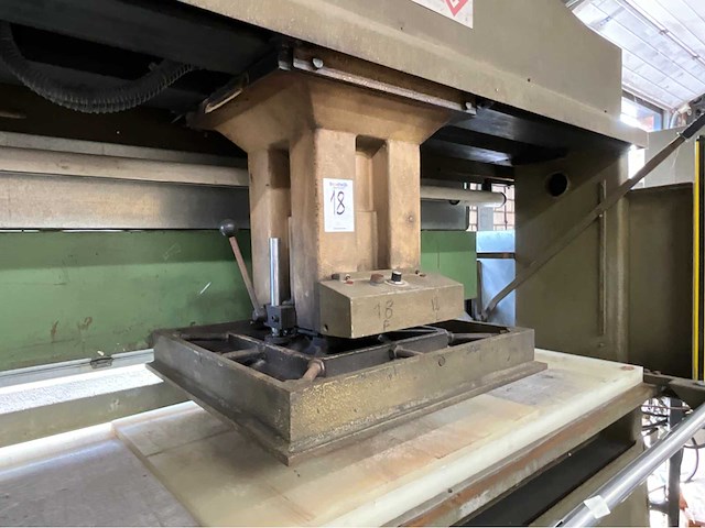 Chiesa hydraulische stanspers - afbeelding 15 van  16