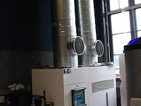 Chiller / glycol koelinstallatie t.b.v. gistingstanks. let op: kavel is onderdeel van combinatiekavel k001. onderdeel van combinatiekavel complete mini brouwerijopstelling bestaande uit brouwhuis, 8 gistingstanks (deels gevuld), bottellijn, pompen, warmtewisselaar, natte lijn etiketteermachine en chiller - afbeelding 2 van  4