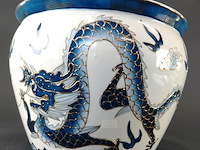 Chinese porseleinen vissenkom of jardinière met drakendecor - afbeelding 2 van  7