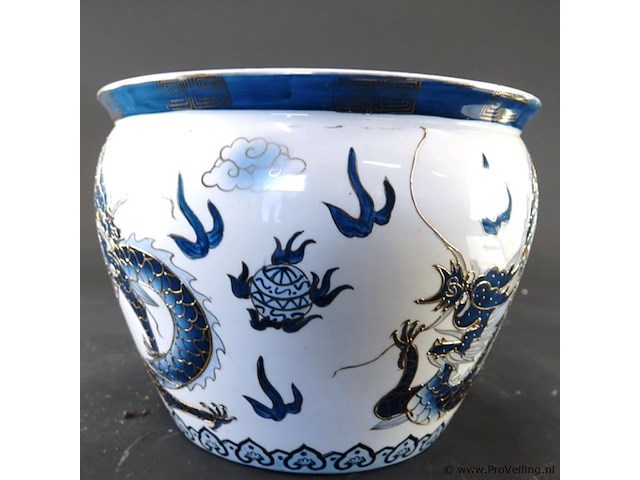 Chinese porseleinen vissenkom of jardinière met drakendecor - afbeelding 7 van  7