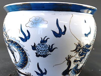 Chinese porseleinen vissenkom of jardinière met drakendecor - afbeelding 7 van  7