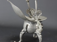 Chinese tinnen handwerk "jue" uit de quing dynastie, 2e helft 19e eeuw, makersmark op de achterkant - afbeelding 4 van  5