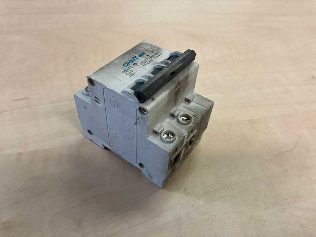 Chint dz47s-63 c63 aardlekautomaat (50x) - afbeelding 1 van  4