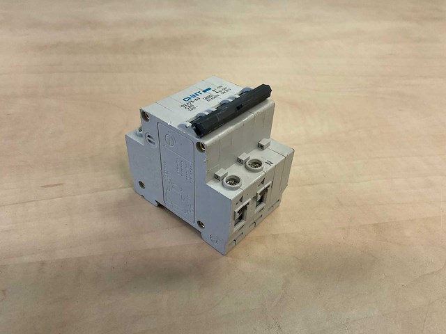 Chint dz47s-63 c63 aardlekautomaat (50x) - afbeelding 2 van  4