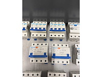 Chint, hager - w.o. chint nb310l, hager mbn 616e - groepenkast componenten w.o. aardlekautomaten en hoofdschakelaars (20x) - afbeelding 5 van  8