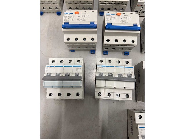 Chint, hager - w.o. chint nb310l, hager mbn 616e - groepenkast componenten w.o. aardlekautomaten en hoofdschakelaars (20x) - afbeelding 6 van  8