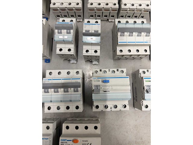 Chint, hager - w.o. chint nb310l, hager mbn 616e - groepenkast componenten w.o. aardlekautomaten en hoofdschakelaars (20x) - afbeelding 7 van  8