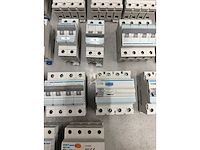 Chint, hager - w.o. chint nb310l, hager mbn 616e - groepenkast componenten w.o. aardlekautomaten en hoofdschakelaars (20x) - afbeelding 7 van  8