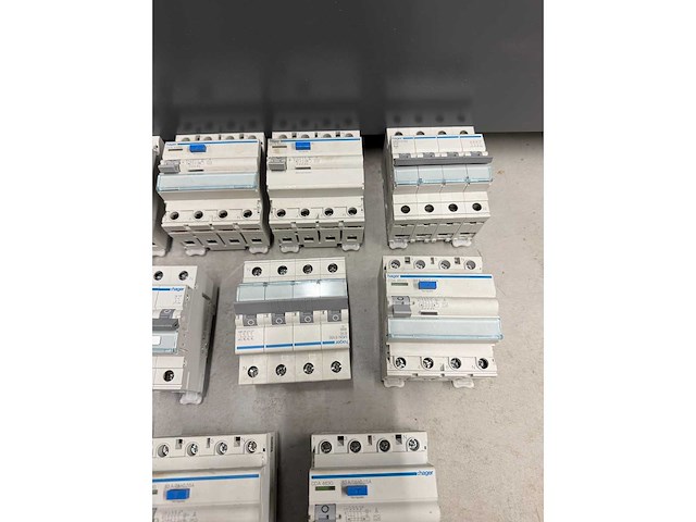 Chint, hager - w.o. chint nb310l, hager mbn 616e - groepenkast componenten w.o. aardlekautomaten en hoofdschakelaars (20x) - afbeelding 8 van  8