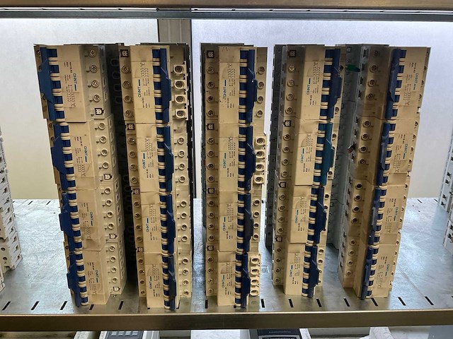 Chint nh1s-63 63a aardlekautomaat (48x) - afbeelding 1 van  4