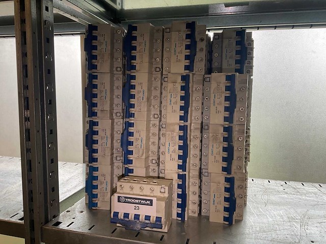 Chint nh1s-63 aardlekautomaat, 63a (48x) - afbeelding 1 van  2