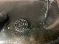 Chiparus - 'jongen speelt met hoepel' - brons - afbeelding 8 van  9