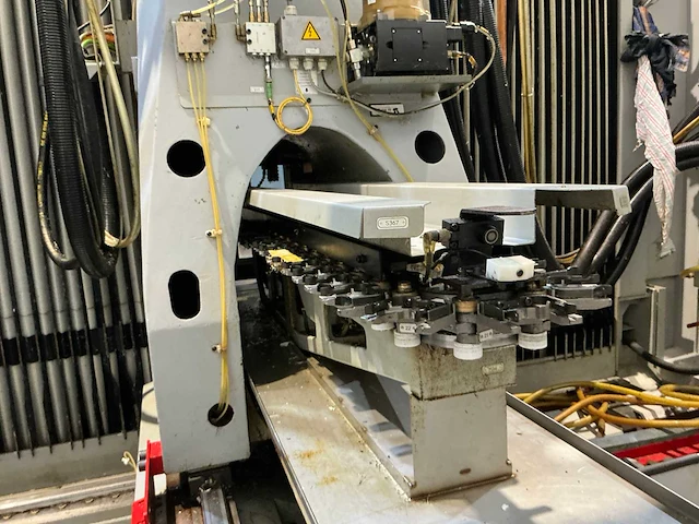 Chiron mill - 2005 - 2000 high-speed, 220-80 - universele freesmachine - afbeelding 20 van  21