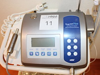 Chirurgische implantaatmotor nsksurgic xt plus voorzien van voetpedaal en infuuspomp op verrijdbare trolley. - afbeelding 3 van  5
