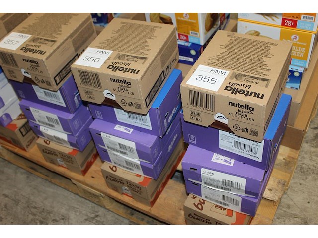 Chocolade koeken en repen w.o. milka oreo, milka daim, nutella biscuits en bueno. ca. 125 koeken / repen. t... - afbeelding 1 van  2