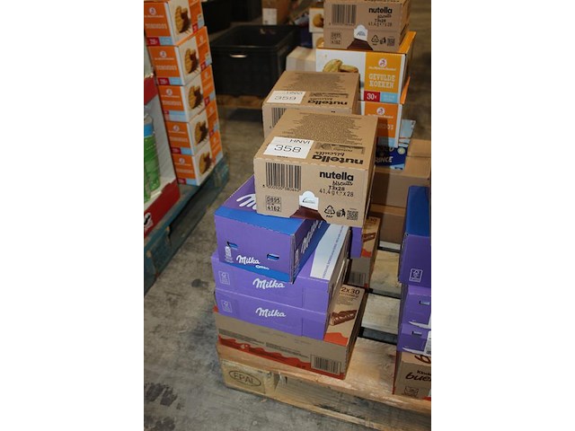 Chocolade koeken en repen w.o. milka oreo, milka daim, nutella biscuits en bueno. ca. 125 koeken / repen. t... - afbeelding 2 van  2