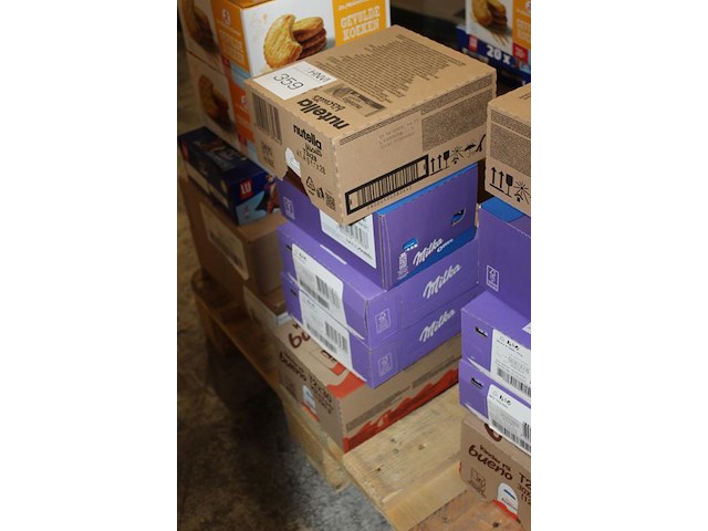 Chocolade koeken en repen w.o. milka oreo, milka daim, nutella biscuits en bueno. ca. 125 koeken / repen. t... - afbeelding 2 van  2