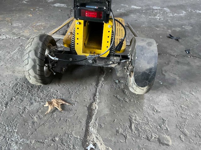 Chopper swingtrike elektrisch - afbeelding 9 van  12