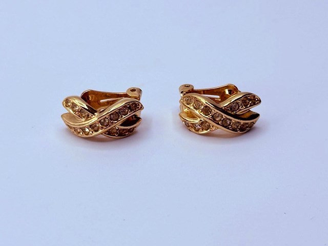 Christian dior goldplated oorbellen met steentjes - afbeelding 3 van  7