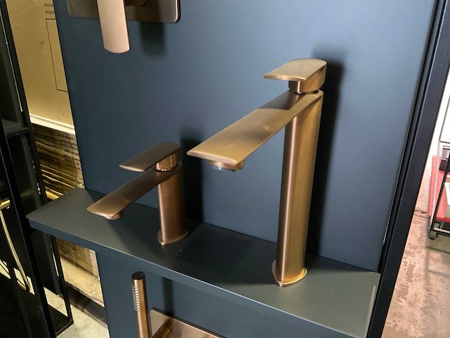 Christina showroom presentatie kranen - afbeelding 4 van  6