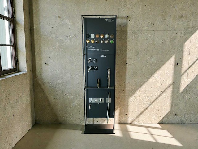 Christina showroom presentatie kranen - afbeelding 1 van  2